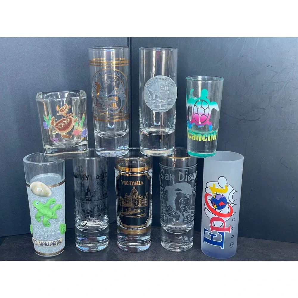 Lot of 25 Vintage Souvenir Shot Glasses Las Vegas Epcot San Francisco‎ Travel